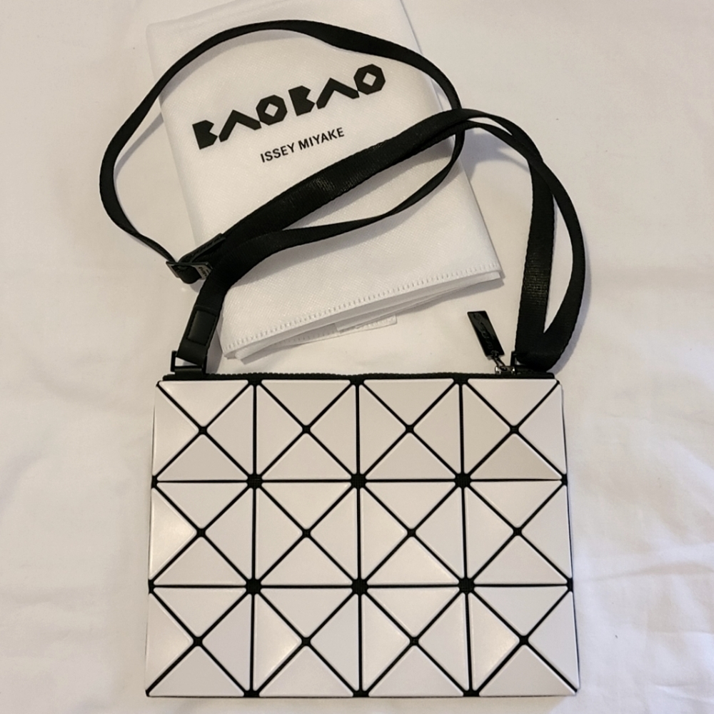 Bao Bao Issey Miyake Small Lucent Crossbody - Matte White